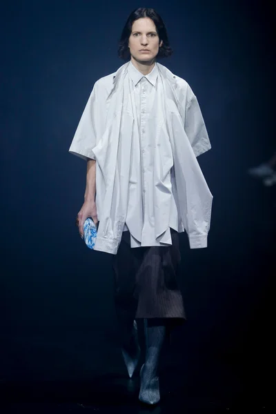 Look 32
